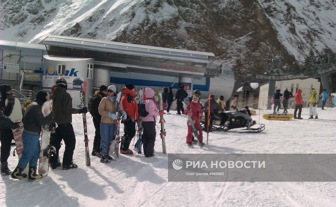 Канатная дорога "Азау - "Старый Кругозор" на горе Эльбрус