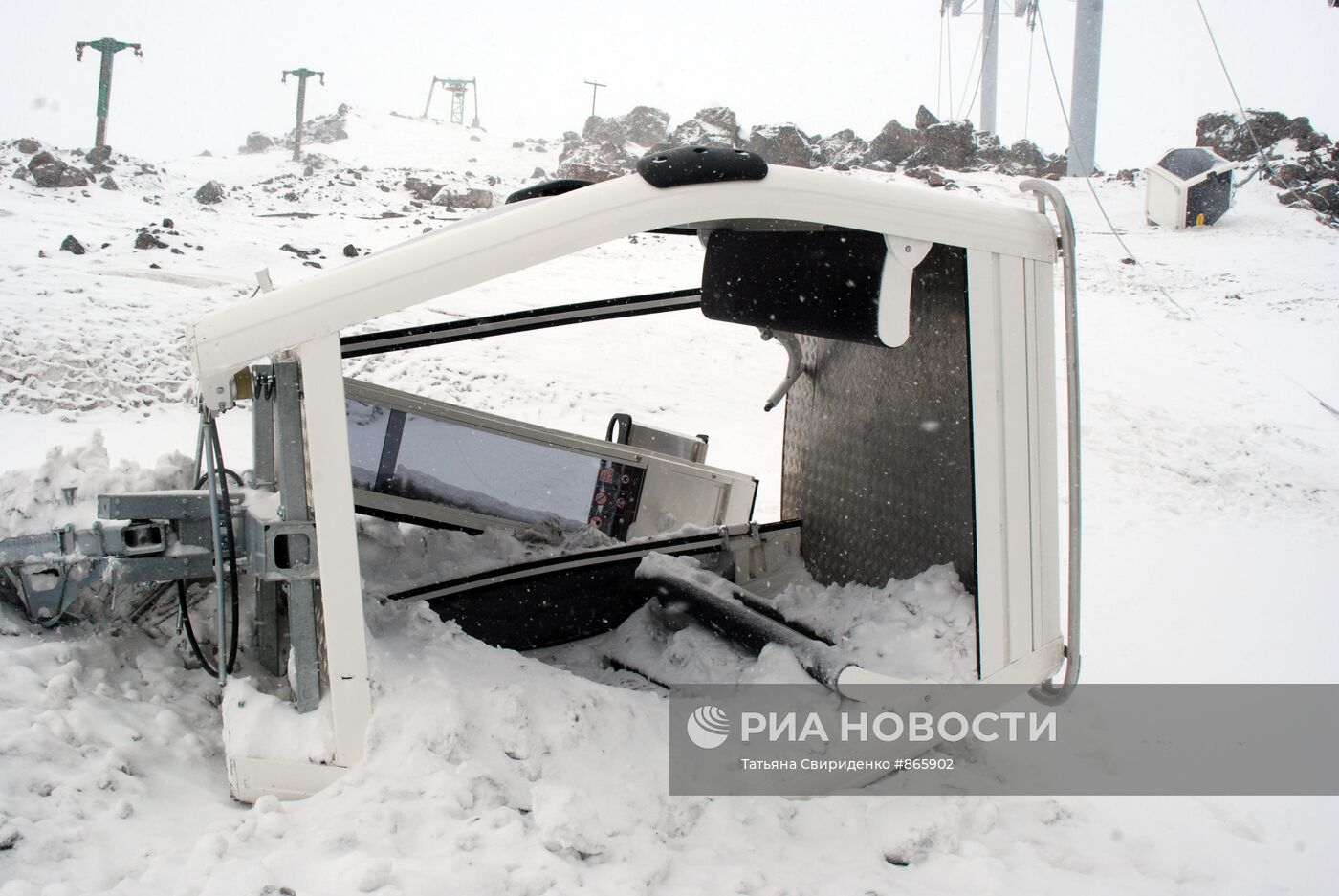 Последствия подрыва на канатной дороге "Старый Кругозор - Мир"