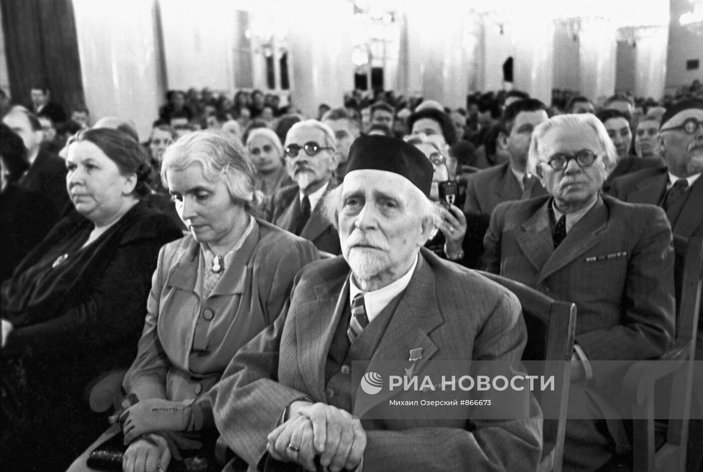 Академик Н. Зелинский