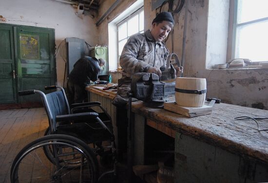Работа реабилитационного трудового центра для инвалидов