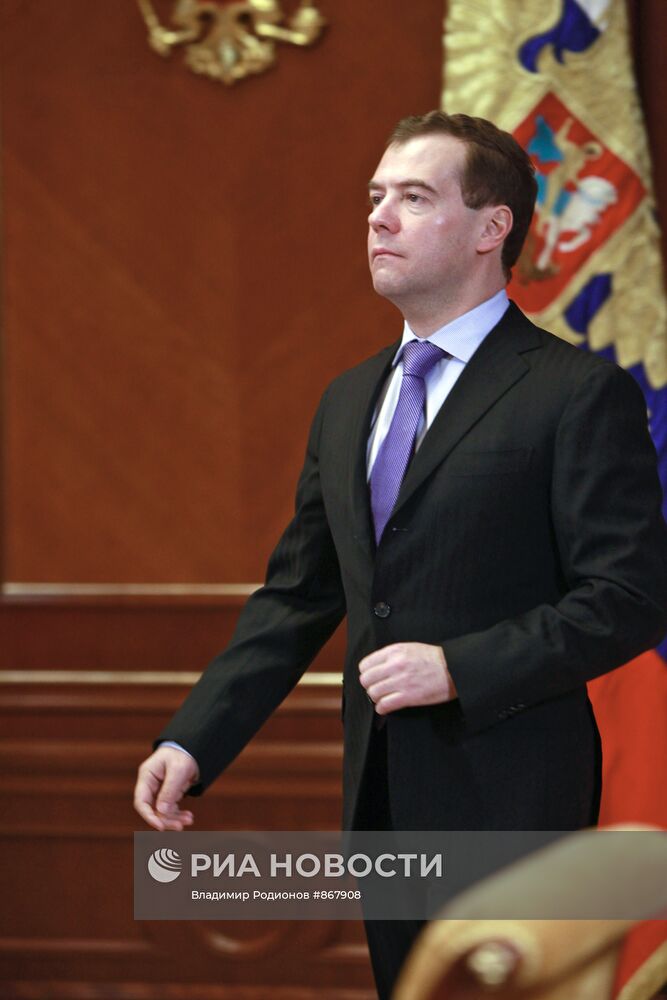 Д.Медведев провел совещание с полпредами президента РФ