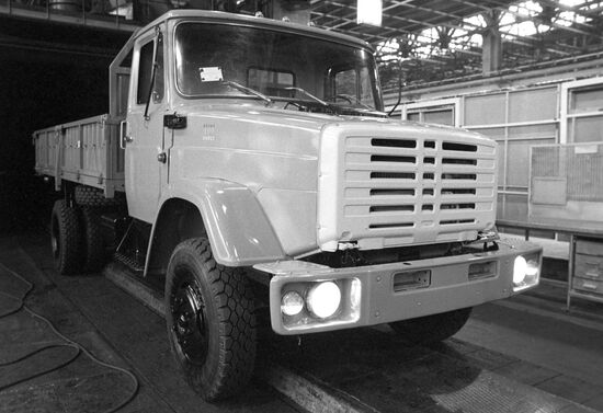 Дизельный грузовик "ЗИЛ-4331"
