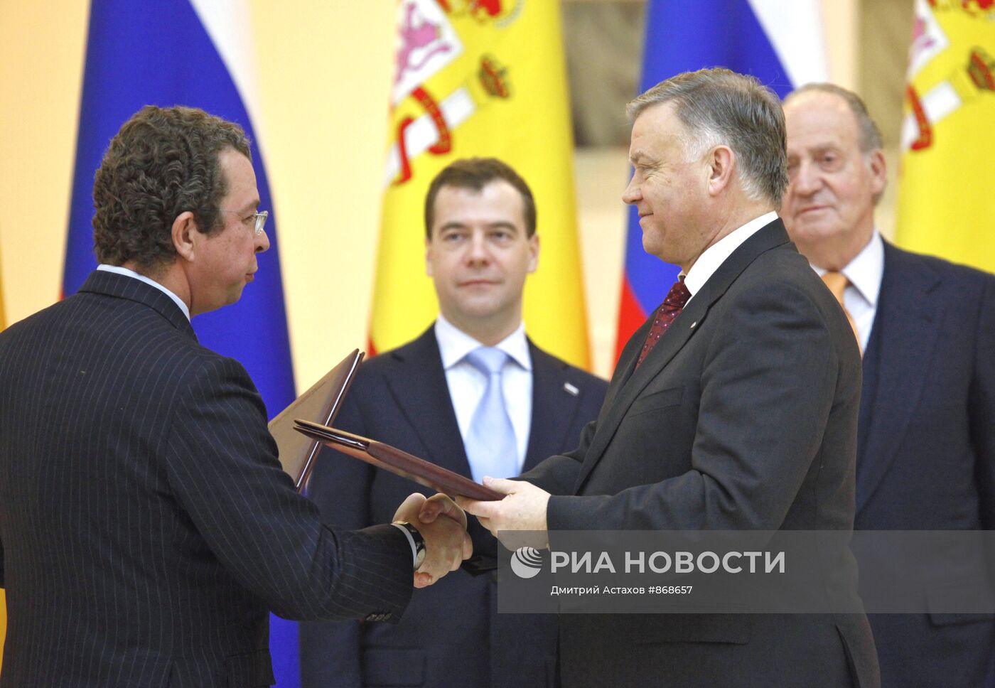 Д.Медведев и Х.Карлос I на церемонии подписания документов