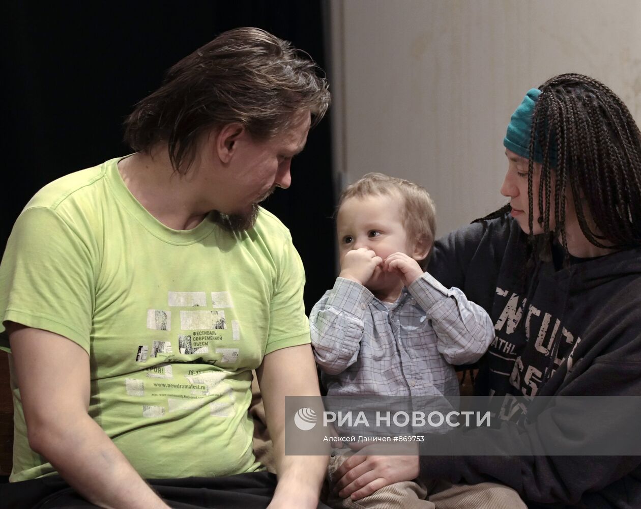 Олег Воротников с женой Натальей Сокол и сыном Каспером