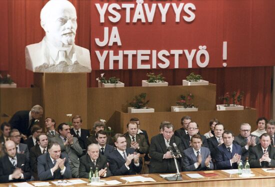 Собрание в честь пуска первой очереди Костомукшского комбината