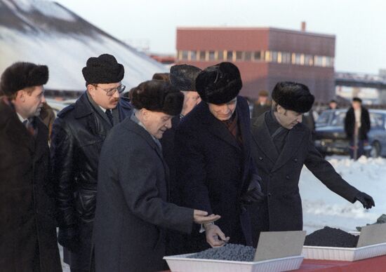 Николай Тихонов, Мауно Койвисто