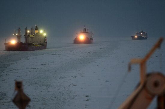 Десятки судов застряли в Финском заливе