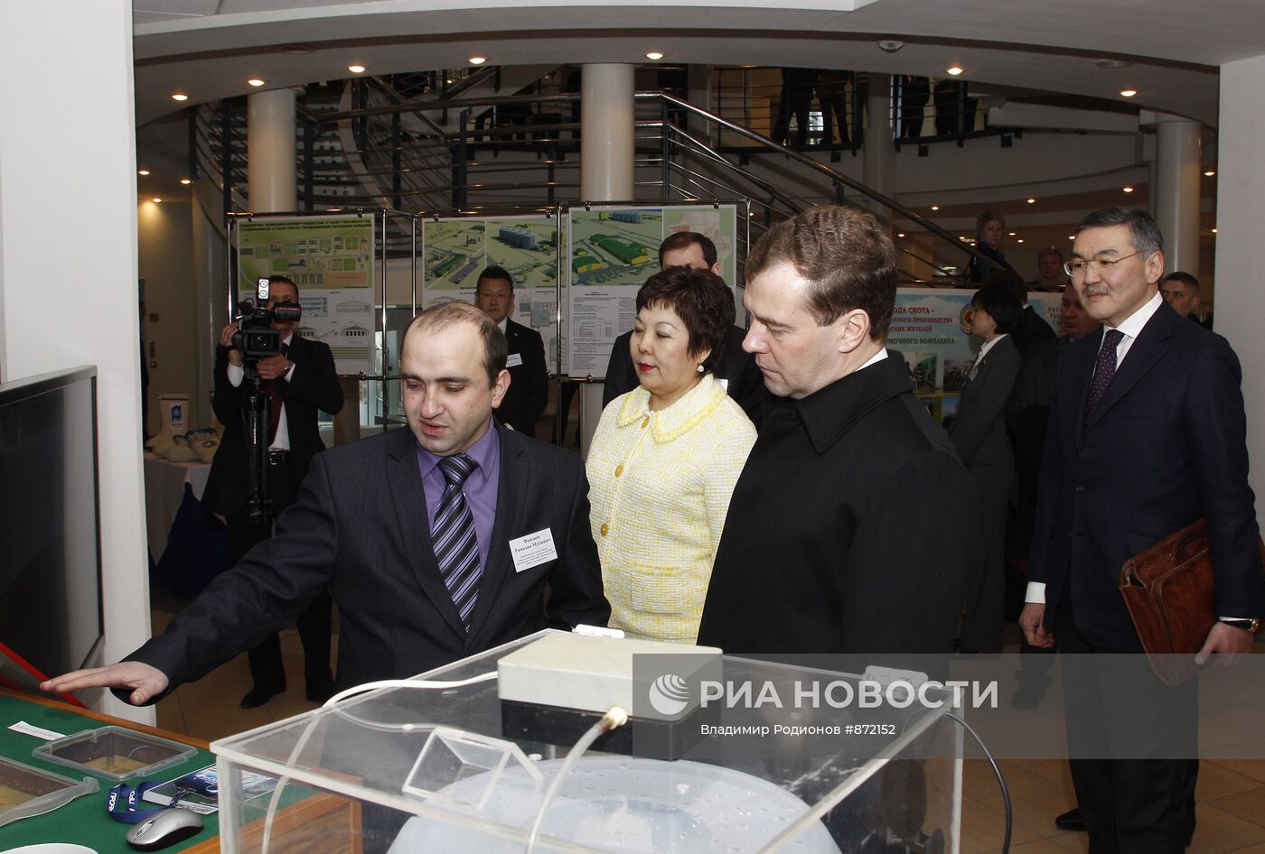 Рабочая поездка Д.Медведева в Калмыкию