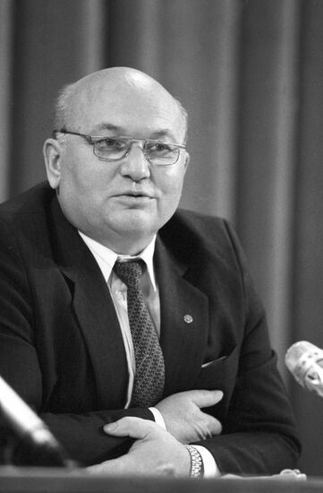 Ю.Лужков