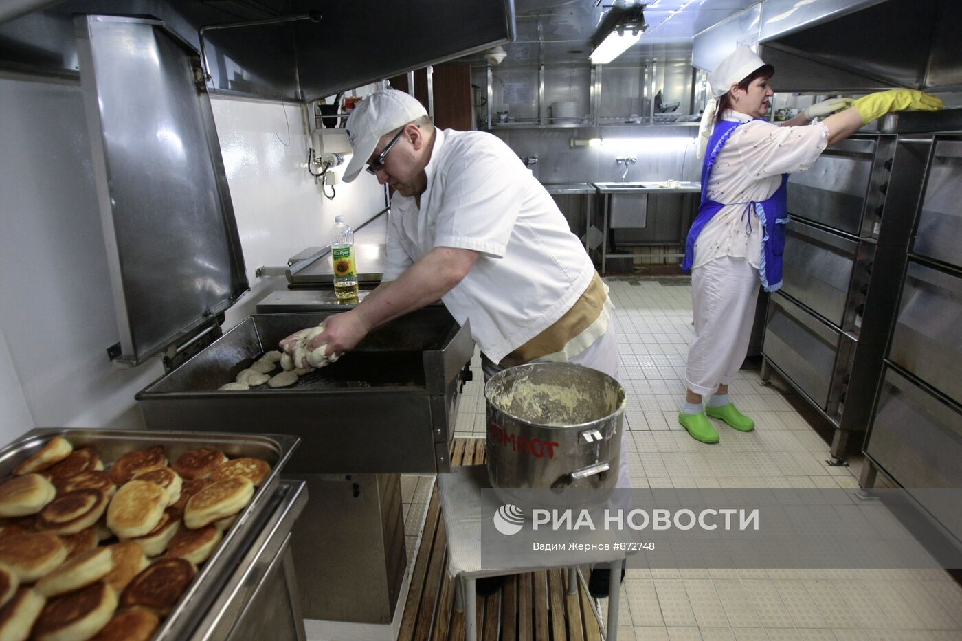 В камбузе атомного ледокола "Вайгач"