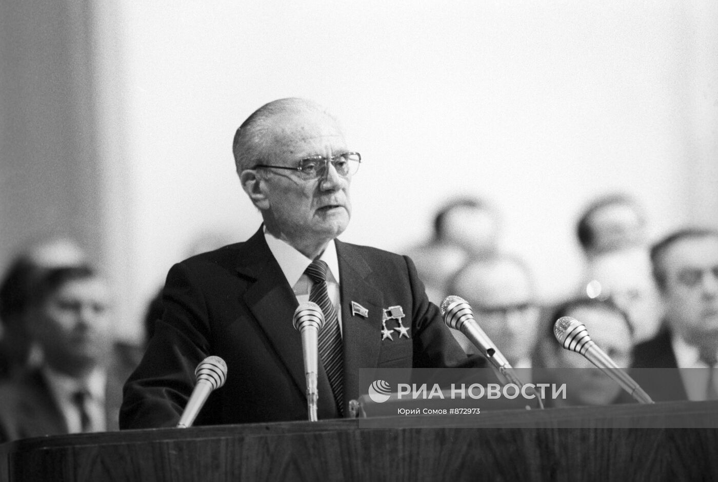 Н. А. Тихонов выступает перед избирателями