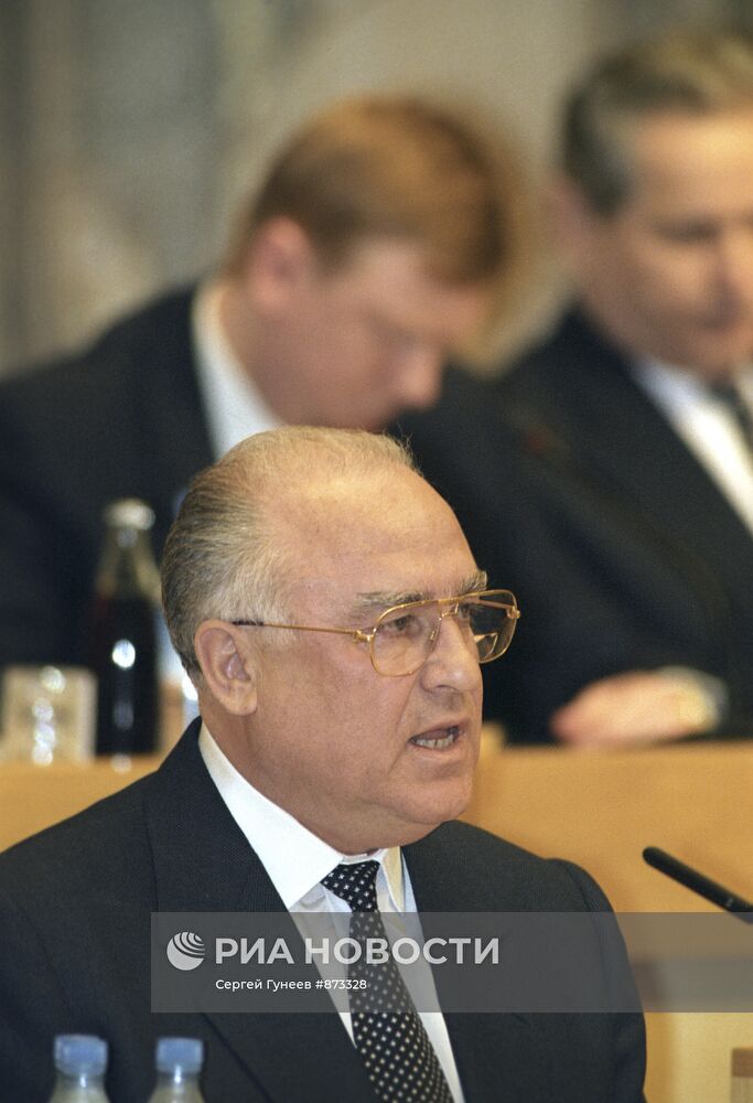 В. С. Черномырдин на заседании кабинета министров РФ