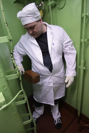 В санпропускнике реакторного отсека атомного ледокола "Вайгач"