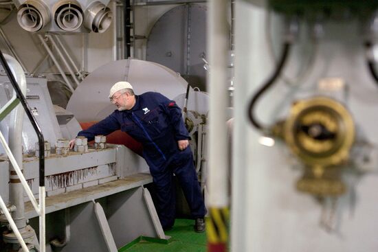 В машинном отделении атомного ледокола "Вайгач"