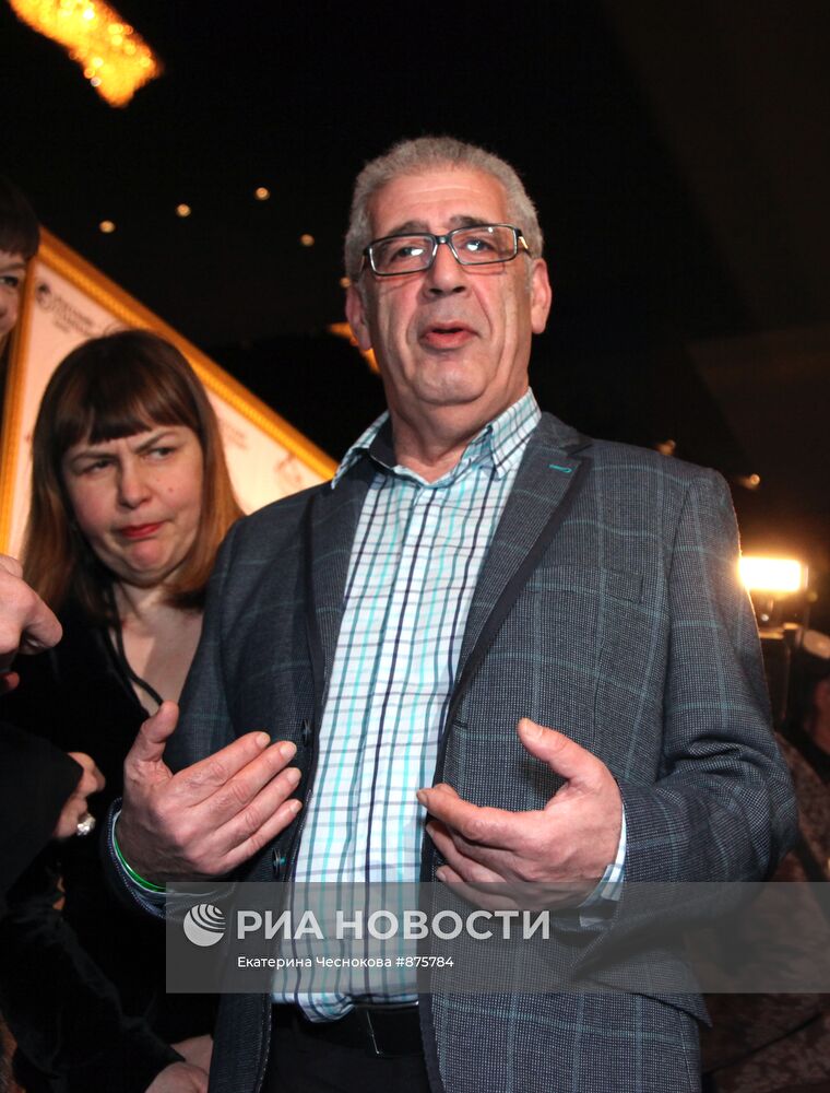 Телеведущий Лев Новоженов