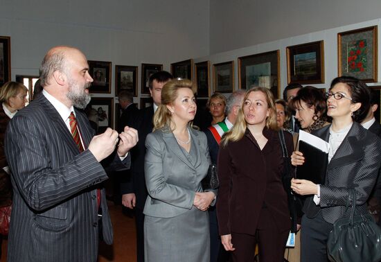 С.Медведева посетила выставка "Школы акварели Сергея Андриаки"