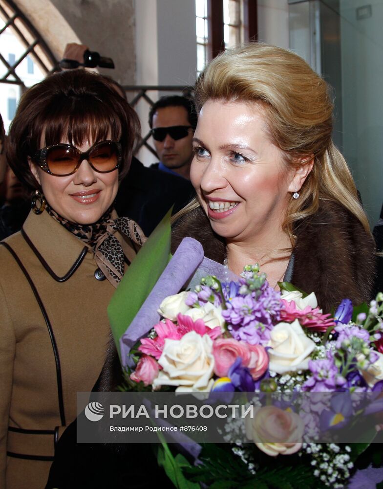 С.Медведева посетила выставка "Школы акварели Сергея Андриаки"