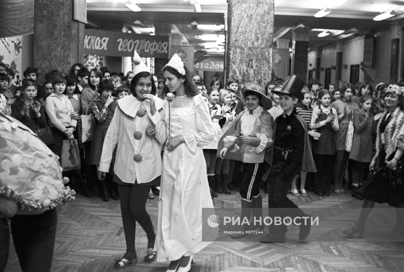 Участники парада литературных героев