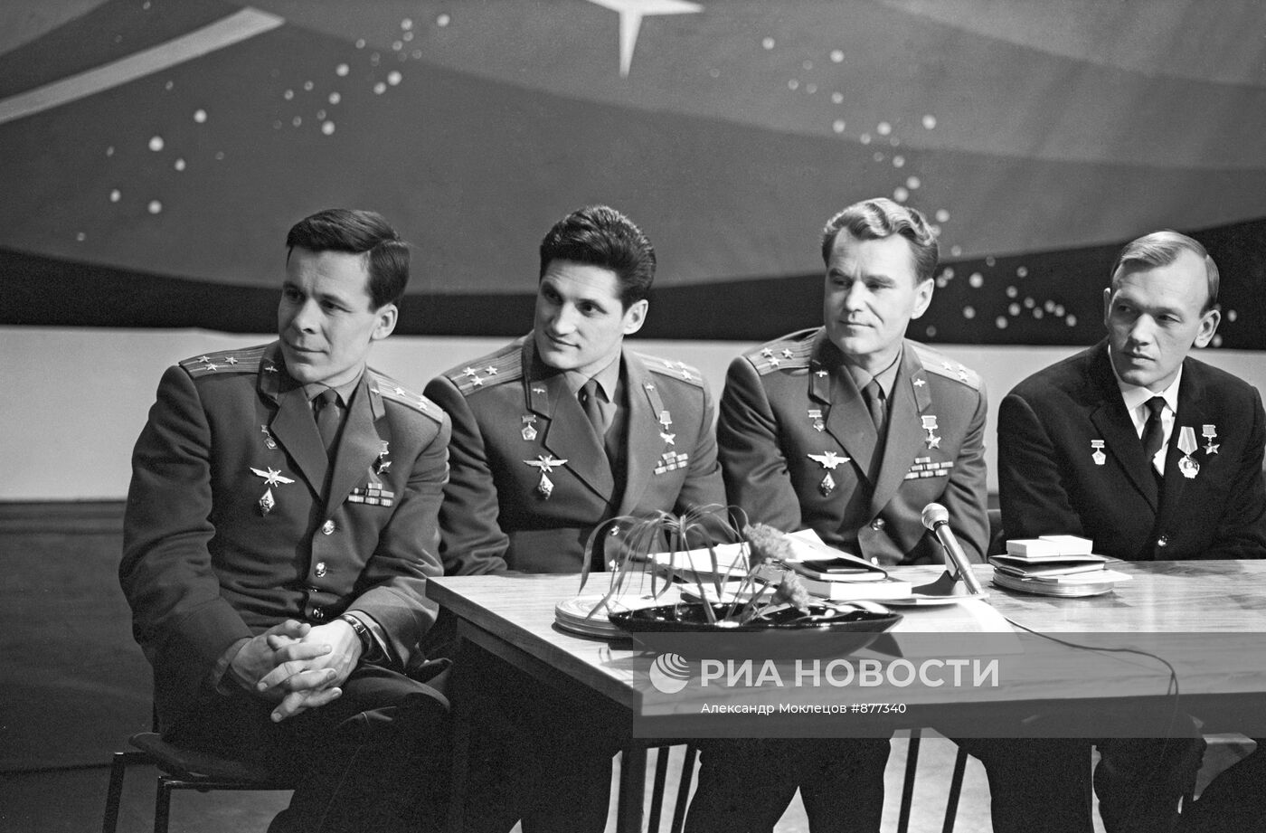 Космонавты "Союз-4", "Союз-5"