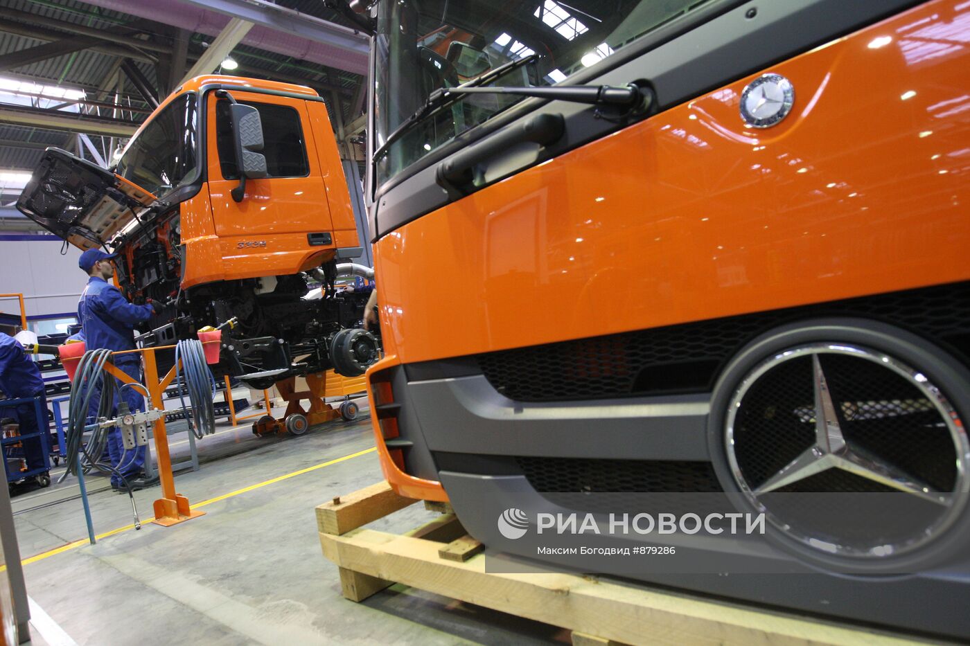 Открытие линии сборки грузовых автомобилей "Мерседес-Бенц"