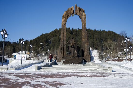 Памятник основателям Ханты-Мансийска