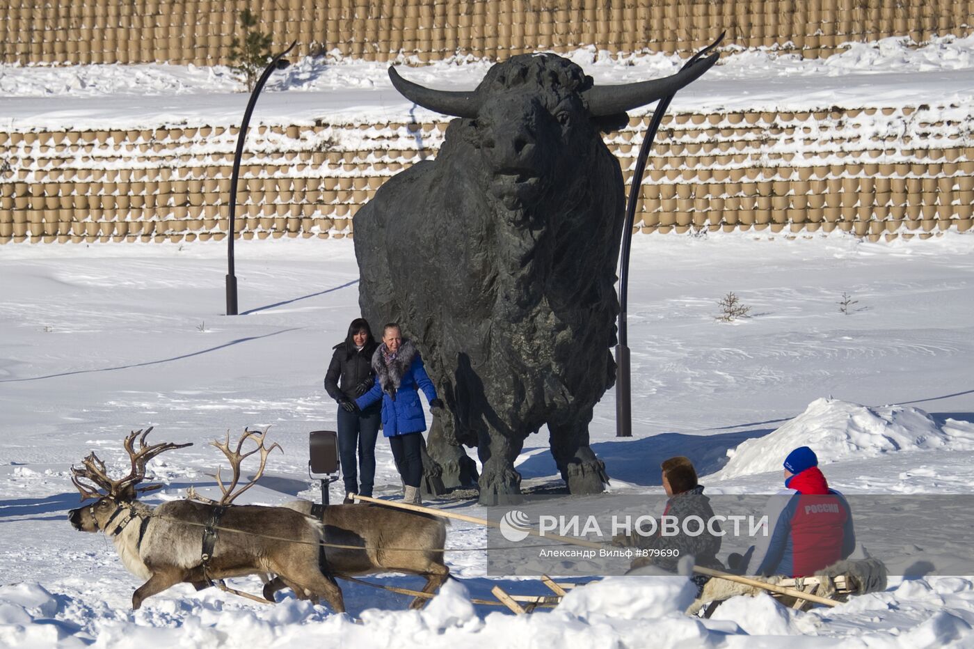 Скульптурная композиция "Мамонты"