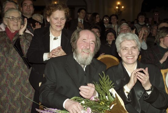 Писатель Александр Солженицын с супругой