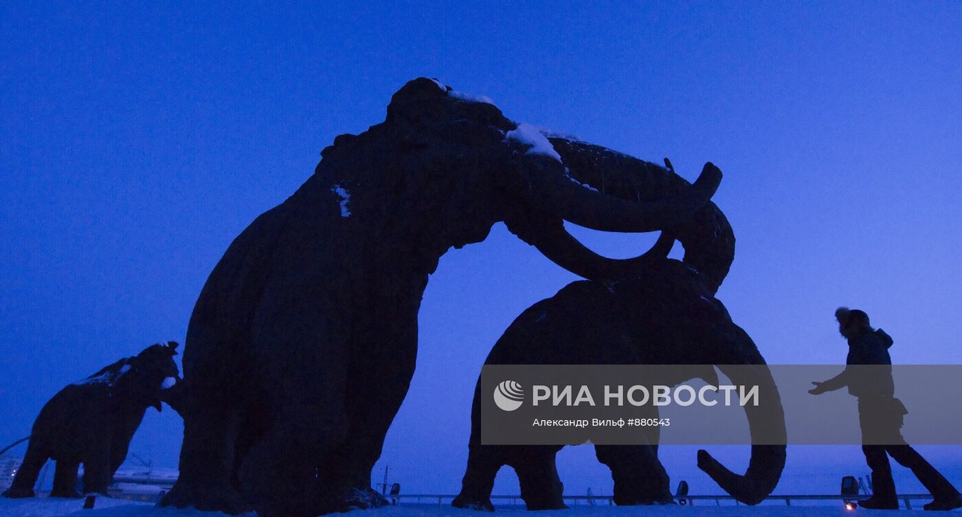 Скульптурная композиция "Мамонты"