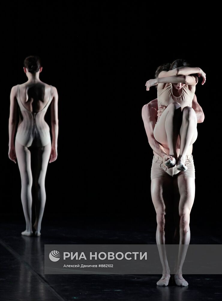 Генеральный прогон балета "Без слов" хореографа Начо Дуато