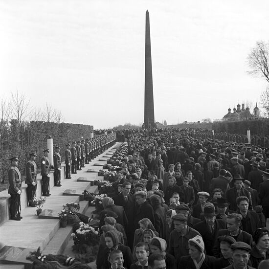 Памятник Вечной Славы на могиле Неизвестного солдата в Киеве