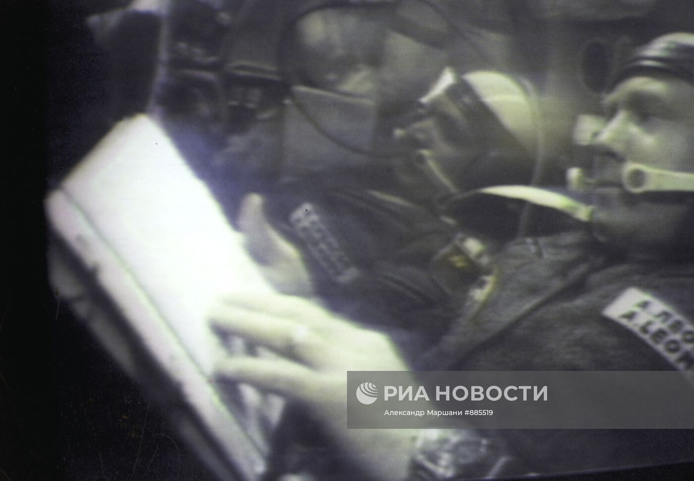 Члены экипажа корабля "Союз-19"