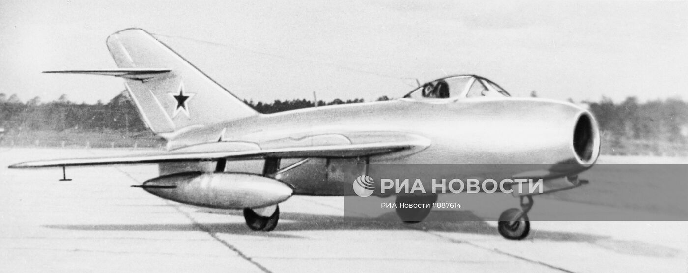 Самолет МиГ-15