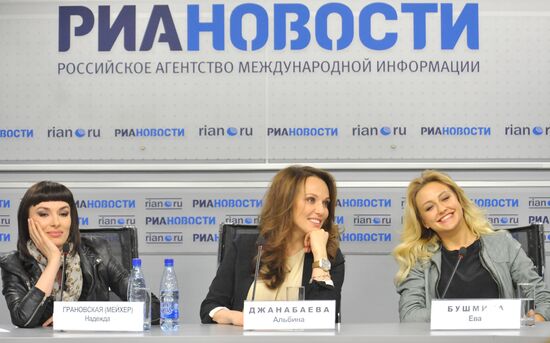 Надежда Мейхер (Грановская), Альбина Джанабаева и Ева Бушмина