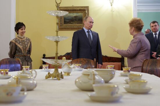 Владимир Путин посетил усадьбу П. И. Чайковского в Воткинске