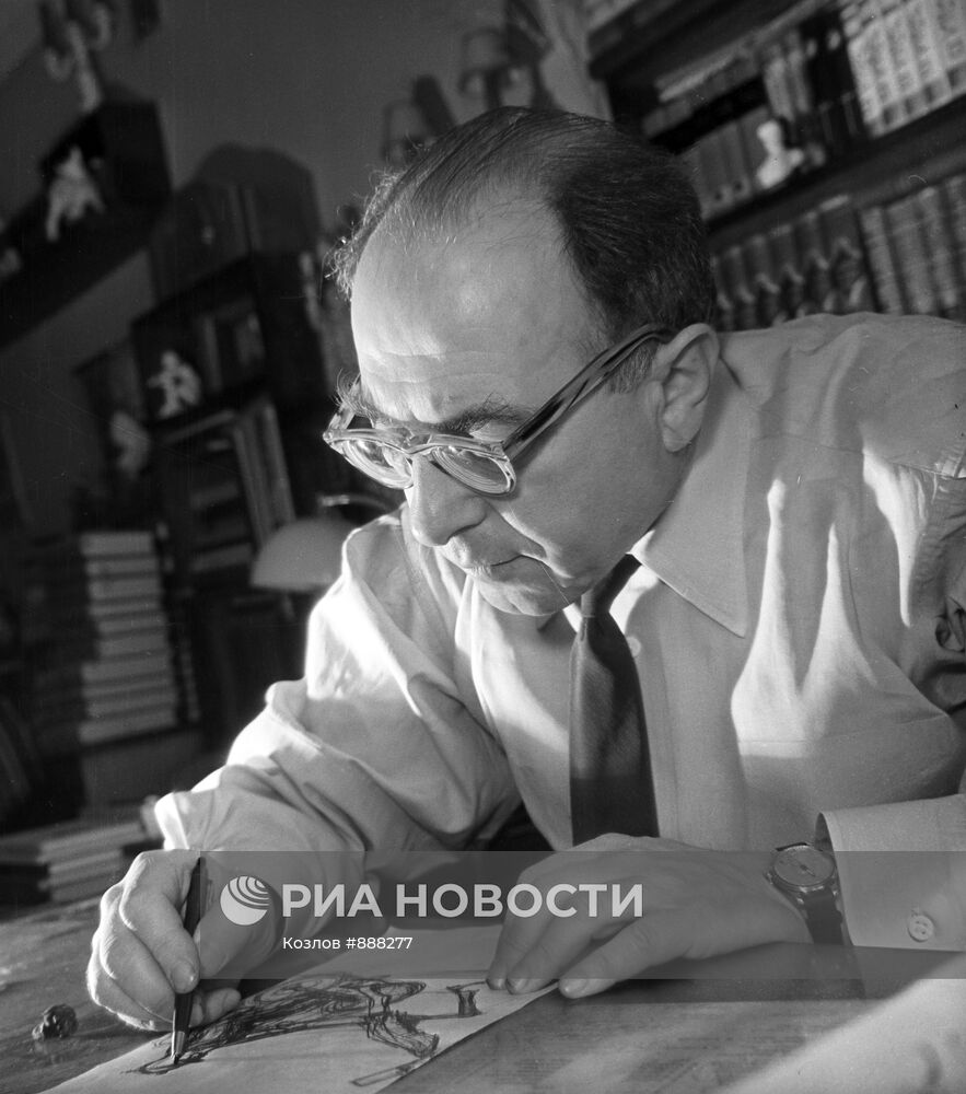 Борис Ефимов во время работы
