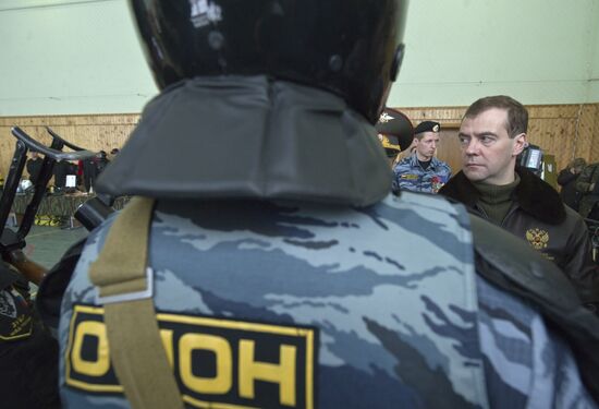 Д.Медведев посетил базу отряда ОМОН "Зубр" в Подмосковье