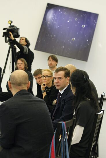 Д.Медведев встретился с деятелями искусства в Доме фотографии