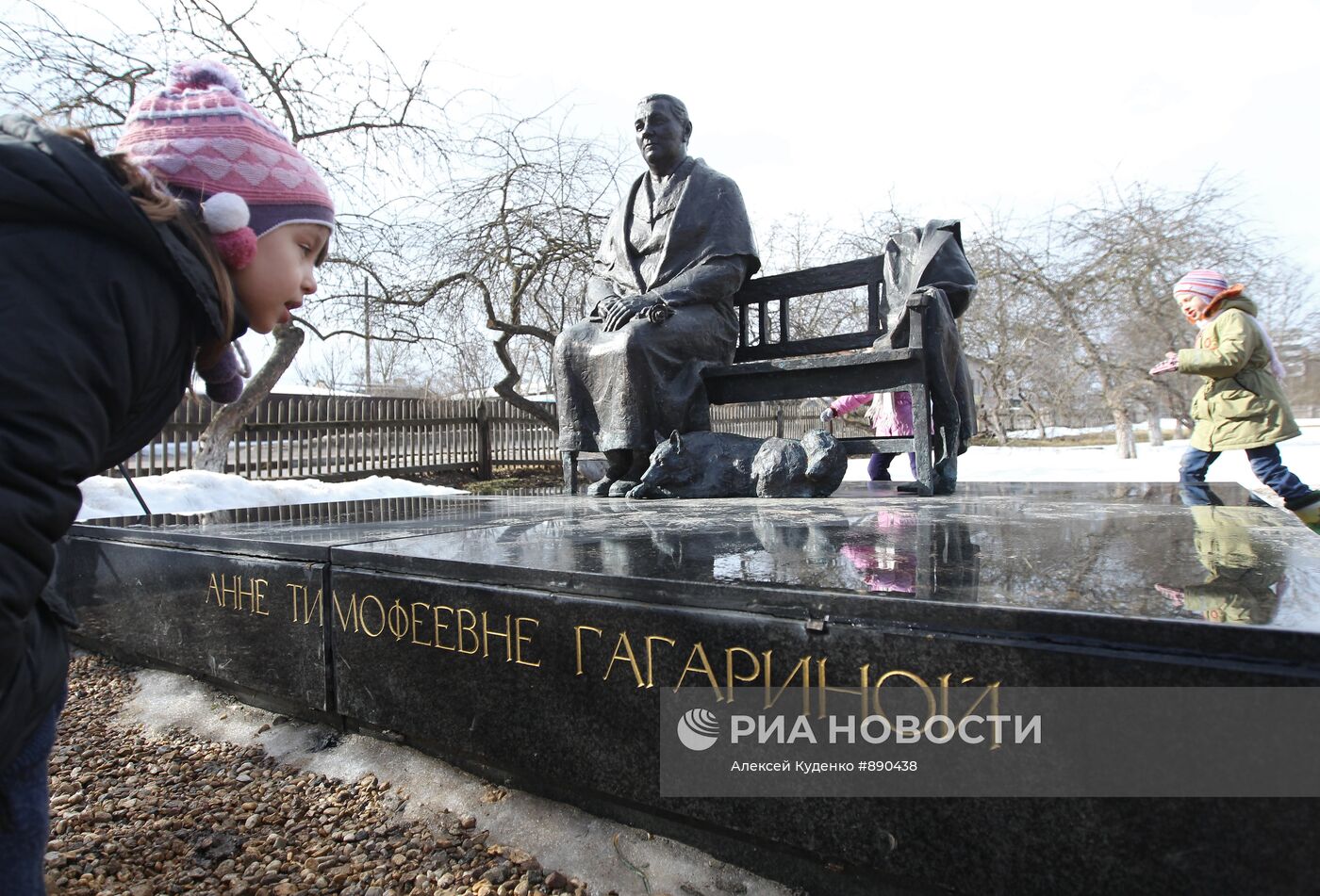Памятник Анне Тимофеевне Гагариной в деревне Клушино