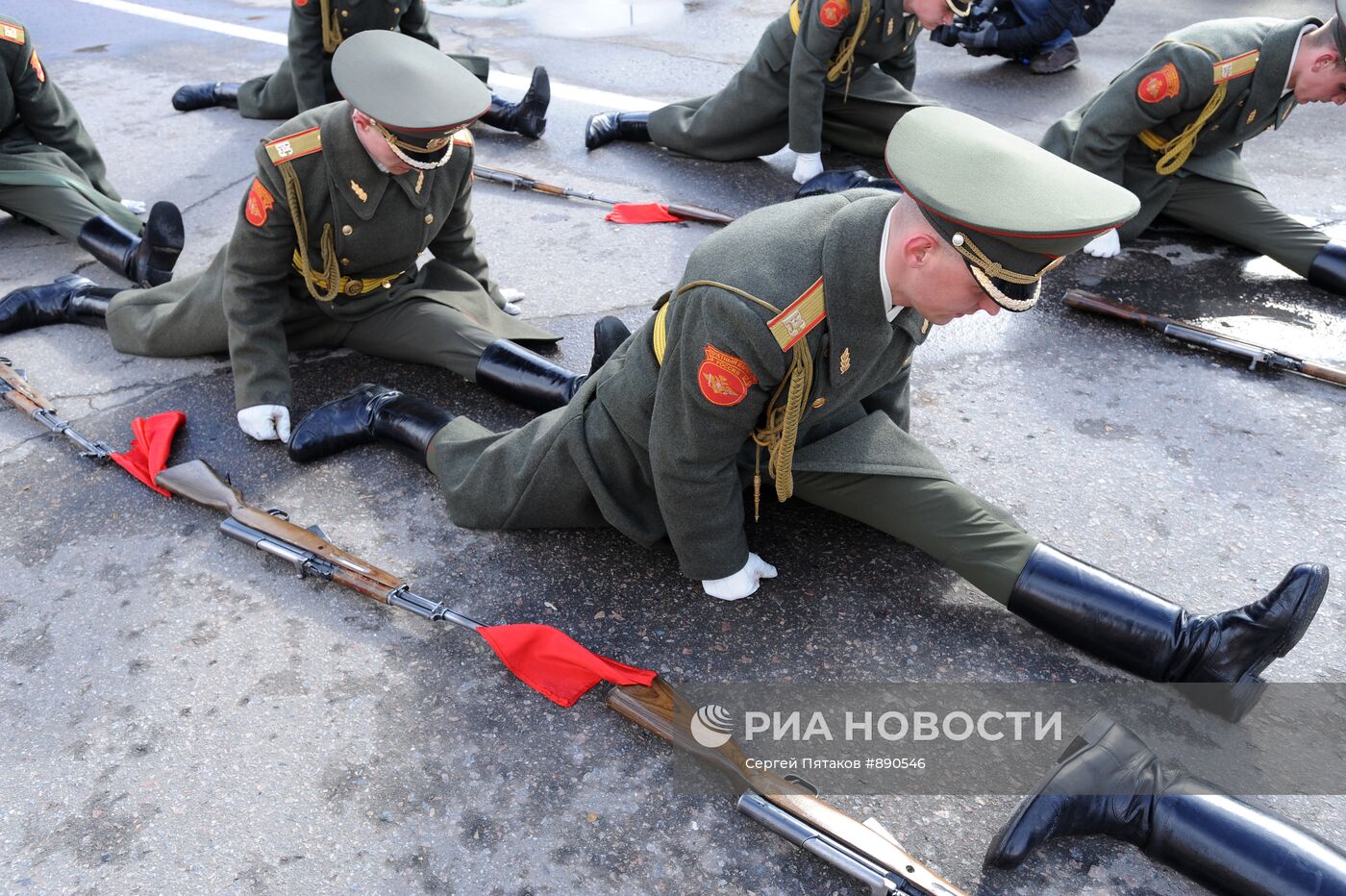 Тренировка 154 отдельного комендантского полка к параду Победы