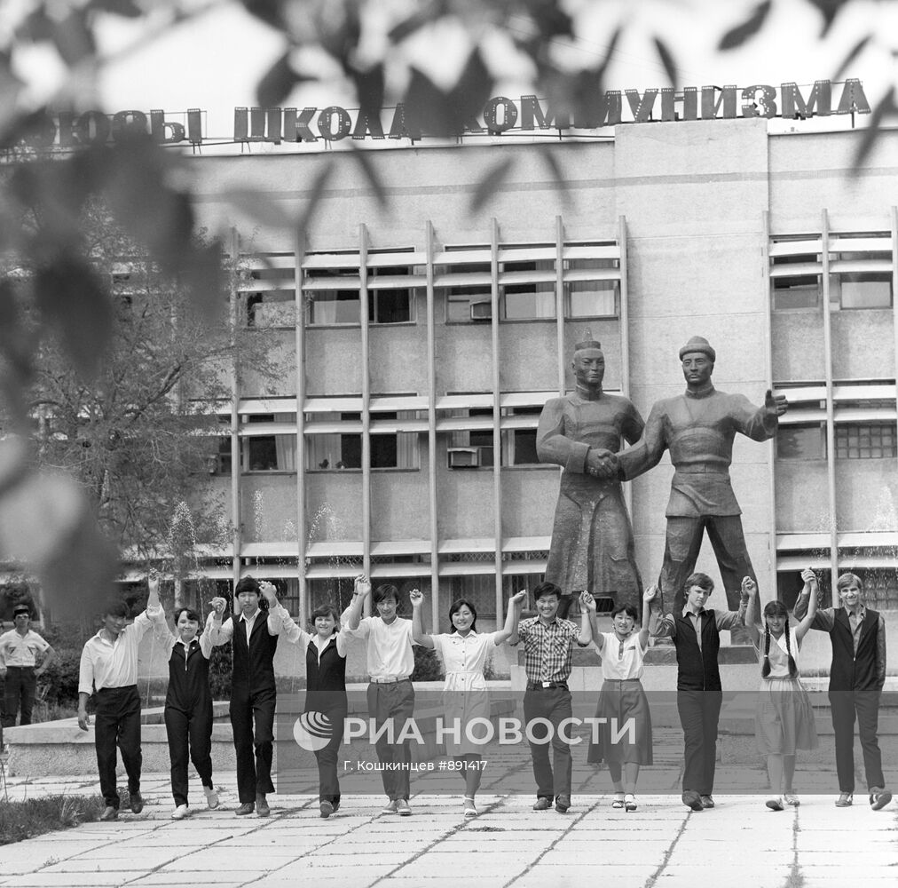 Памятник советско-монгольской дружбы в Джамбуле