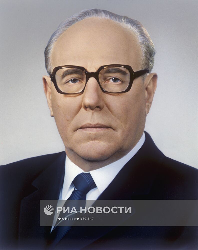 Председатель комиссии ЦК КПСС Виктор Чебриков