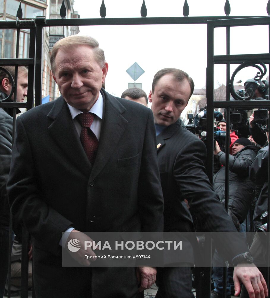 Леонид Кучма прибыл в Генпрокуратуру Украины