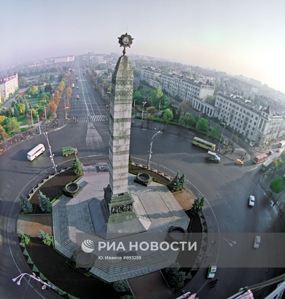 Монумент на площади Победы в Минске
