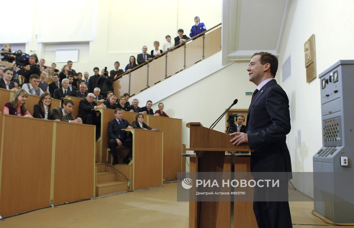 Д.Медведев провел встречу с преподавателями и студентами