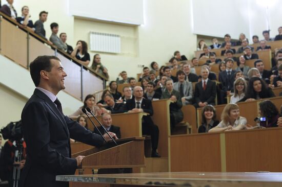 Д.Медведев провел встречу с преподавателями и студентами