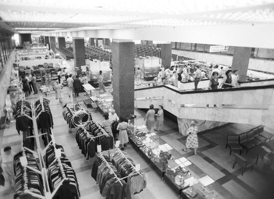 Подземный торговый центр "Молодежный" в Ереване