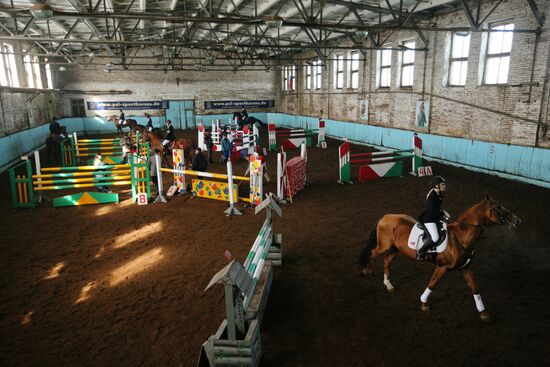 Работа новосибирской школы по конному спорту
