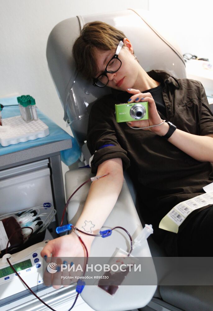 Акция "День донора" на Триумфальной площади в Москве