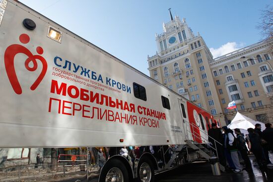 Акция "День донора" на Триумфальной площади в Москве