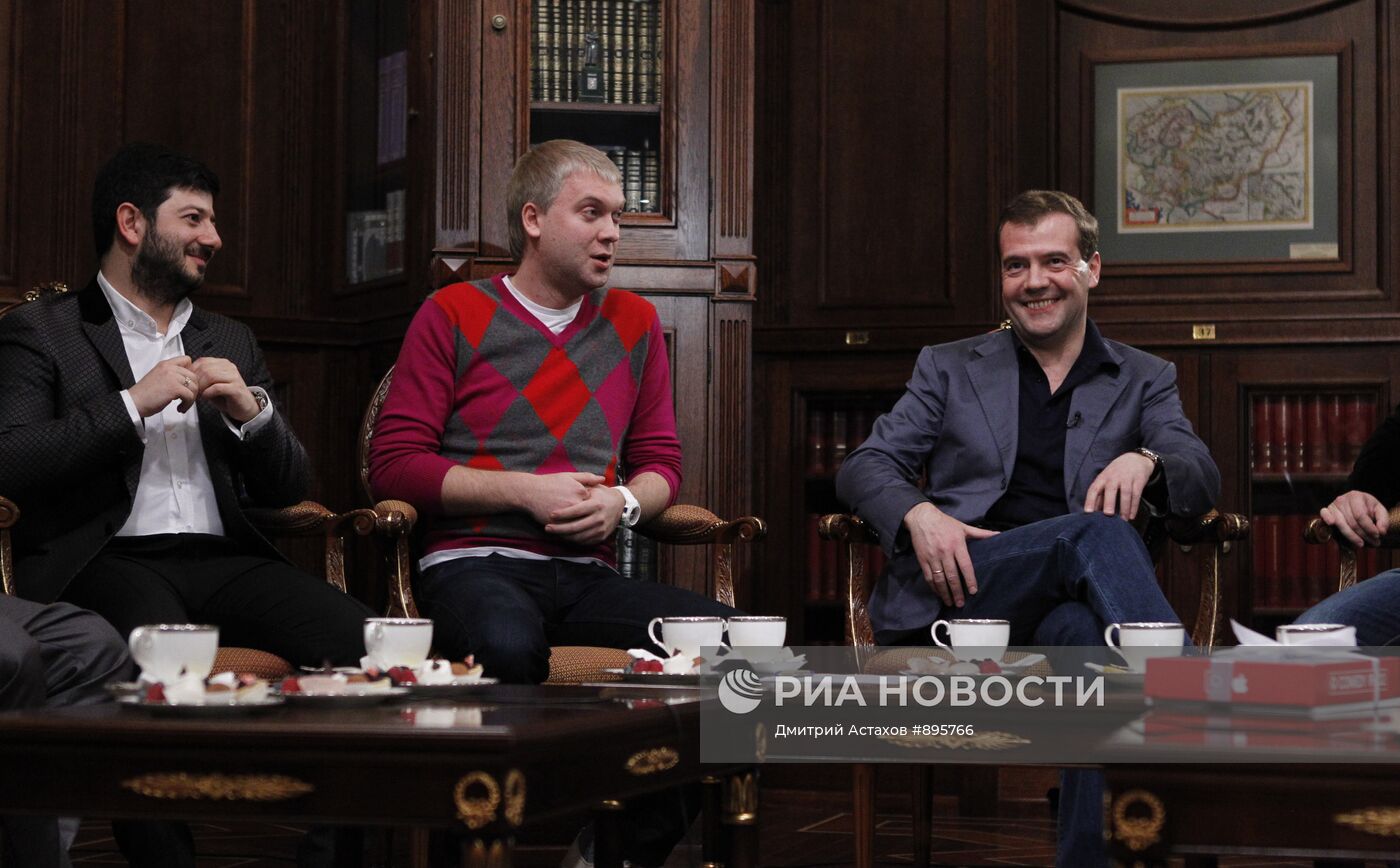 Д.Медведев встретился с участниками проекта Comedy club